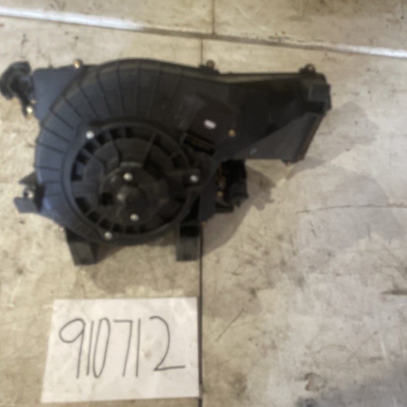 2004 - 2009 CADILLAC SRX REAR HEATER BLOWER MOTOR 25772228
