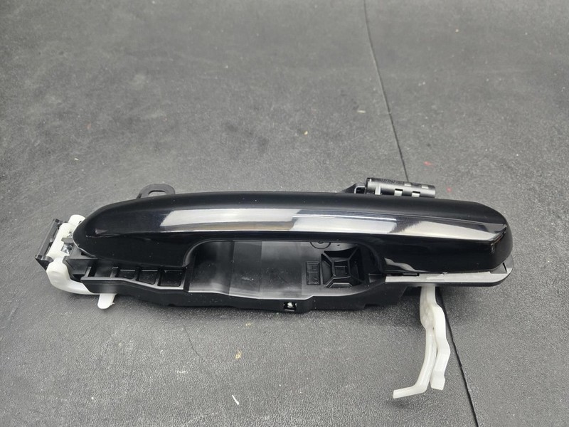 Rear Left Door Outside Handle 2023 Toyota RAV4 69211-0R070-C0 2019 2020 - 2025