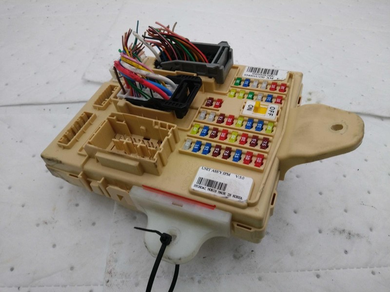 2015 KIA SORENTO Ignition Control Module OEM 954001U230 Black 80K Miles