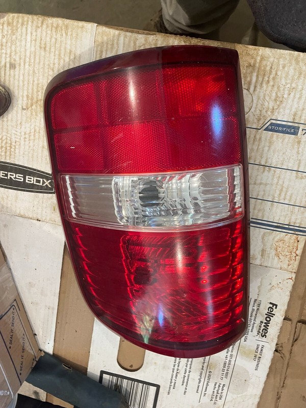 04-08 FORD F150 F-150 OEM RH TAILLIGHT TAIL LAMP ASSEMBLY - PASSENGER SIDE