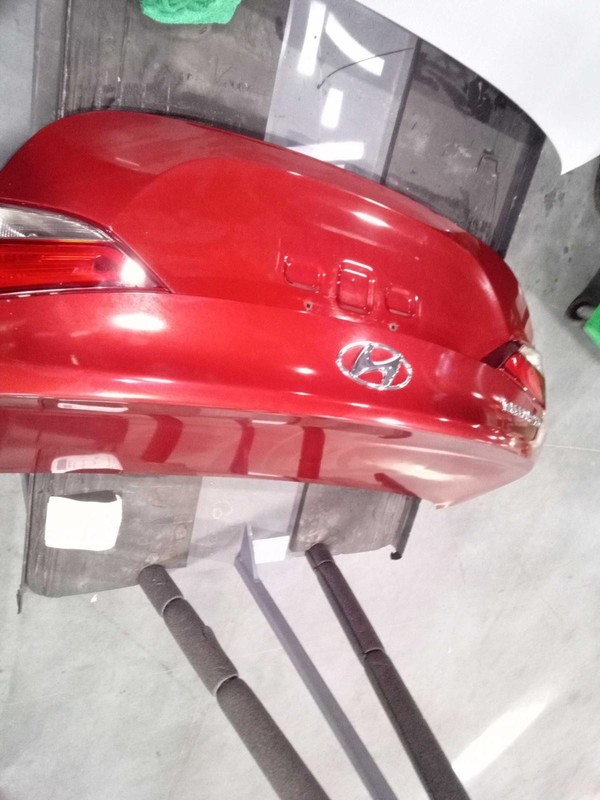 2016 Hyundai Elantra Deck Lid Trunk Lid OEM Red 692003Y000 103K Miles