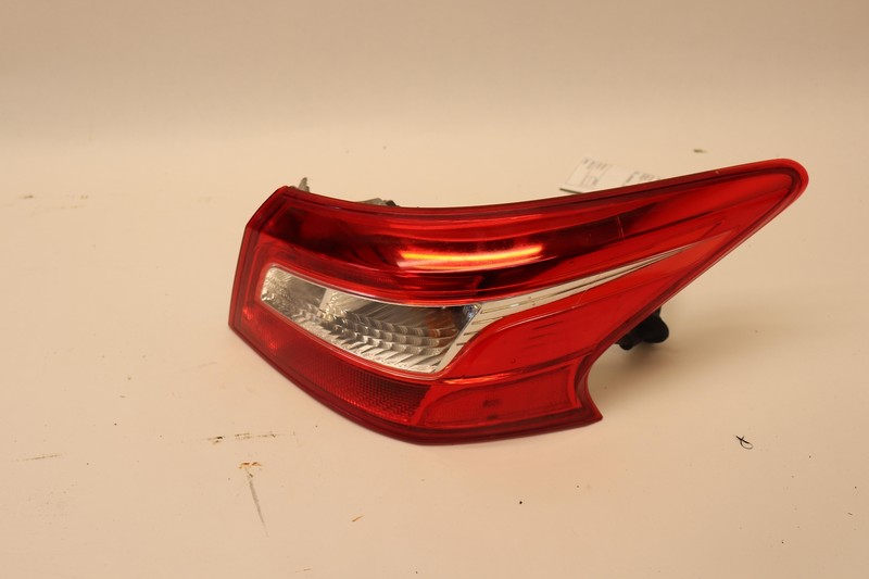 2016-2019 NISSAN SENTRA REAR RIGHT PASSENGER SIDE LIGHT TAILLIGHT ASSEMBLY OEM