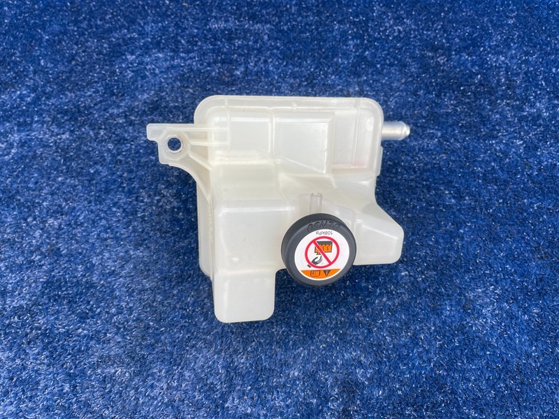 2018-2021 LEXUS NX300 2.0L RADIATOR COOLANT RECOVERY TANK RESERVOIR BOTTLE OEM