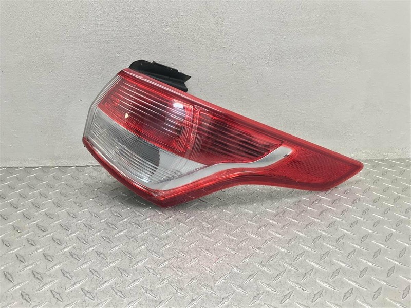 2013 - 2016 FORD ESCAPE PASSENGER QUARTER MOUNTED TAIL LIGHT CJ5Z13404B