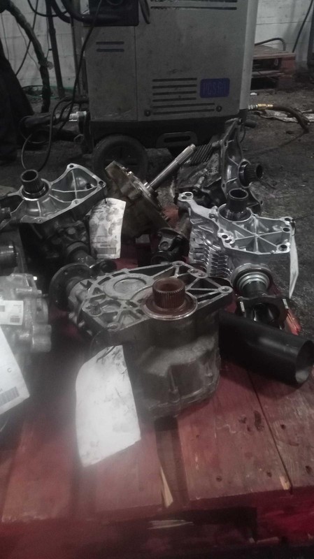 2015 Hyundai Santa Fe Transfer Case Assembly OEM 473003B510 116K Miles