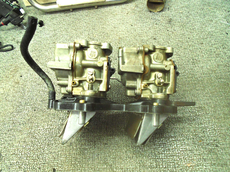 Carburetors & Intake Manifold Assy 0435910 0395442 Evinrude Outboard 50 Hp Motor