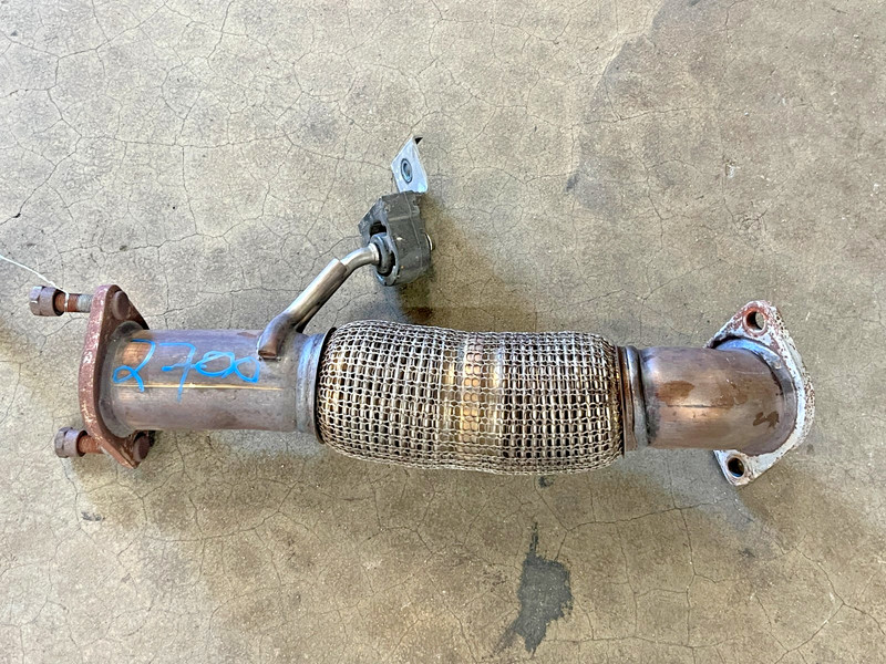 ⭐2021-2025 KIA SORENTO FWD 2.5L FRONT EXHAUST SYSTEM INTERMEDIATE PIPE LOT2700