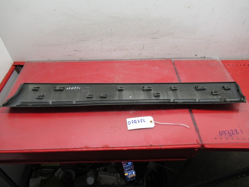 2007-2009 AUDI Q7 FRONT LEFT SIDE DOOR LOWER MOLDING TRIM COVER OEM