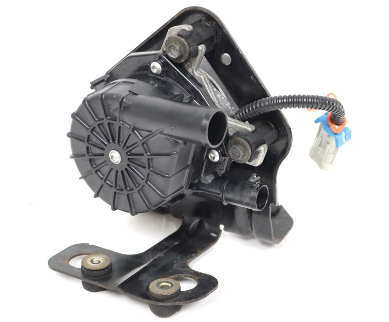 2000-2002 Camaro Firebird LS1 Smog Pump Air Pump w/ Hoses 12568241 USED