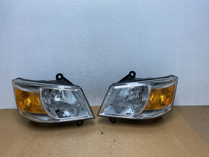 2008 to 2010 Dodge Caravan Left+Right Set Side Halogen Headlights AE3214 DW