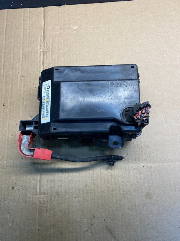 2012 to 2014 Dodge Charger Fusebox Fuse Box Relay Module AA7641