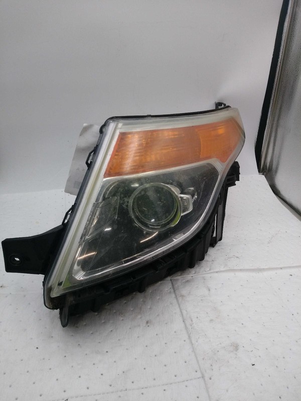 2011-2012 Ford Explorer Left Headlight Assembly White 450868 Used 133K Miles