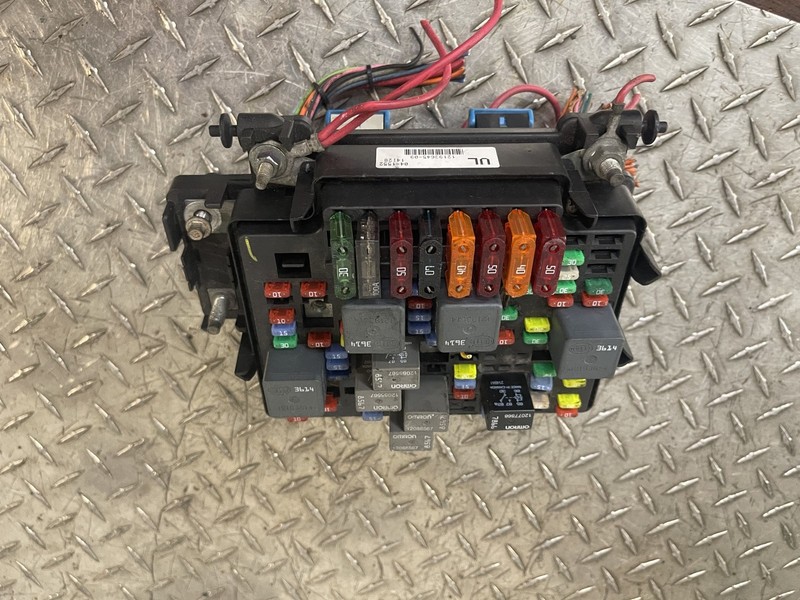 1999-02 Chevrolet Silverado Fuse Box Junction OEM 1219364509 Module