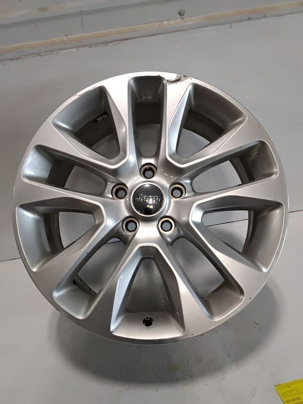 2017-2020 Jeep Grand Cherokee Wheel Rim 20x8 5 V Spoke Satin Silver Opt WST