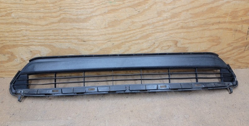 2011 2012 2013 TOYOTA HIGHLANDER FRONT BUMPER LOWER GRILLE OEM