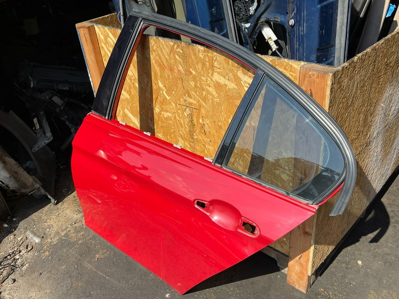 12-18 BMW F30 3 Series Rear Left Driver Door Shell Melbourne-Rot Metallic Red ✅