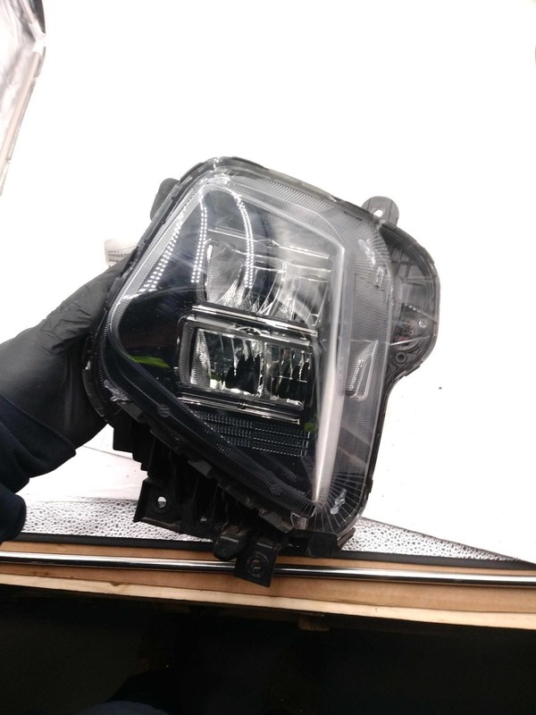 2023 Hyundai Tucson Left Headlight Assembly White OEM Used 59000 Miles