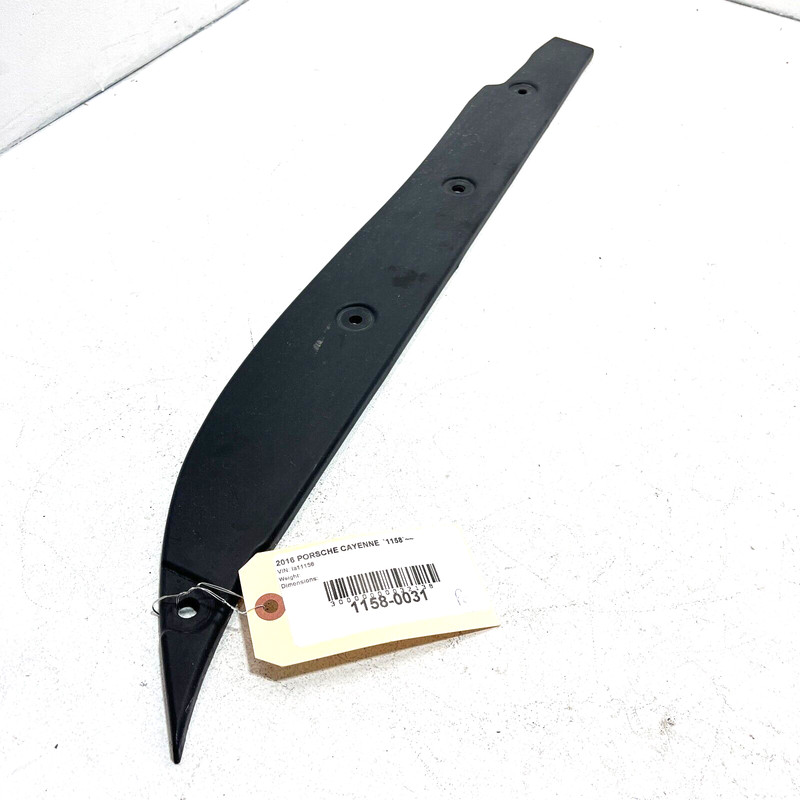PORSCHE CAYENNE 2011 - 2018 FRONT PASSENGER SIDE FENDER INSULATOR SEAL COVER OEM