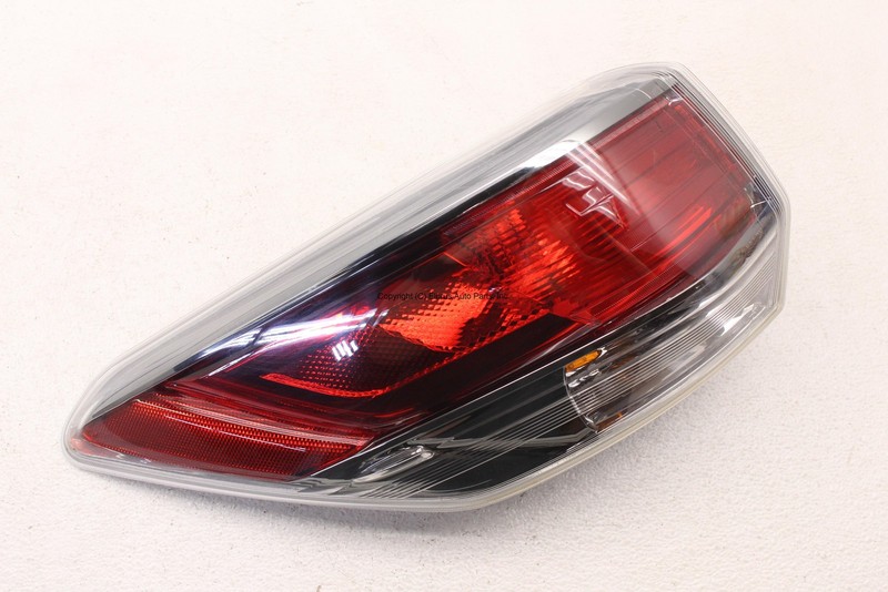 TOYOTA HIGHLANDER 14 15 16 DRIVER LEFT OUTER TAILLIGHT TAIL LAMP QUARTER MTD OEM