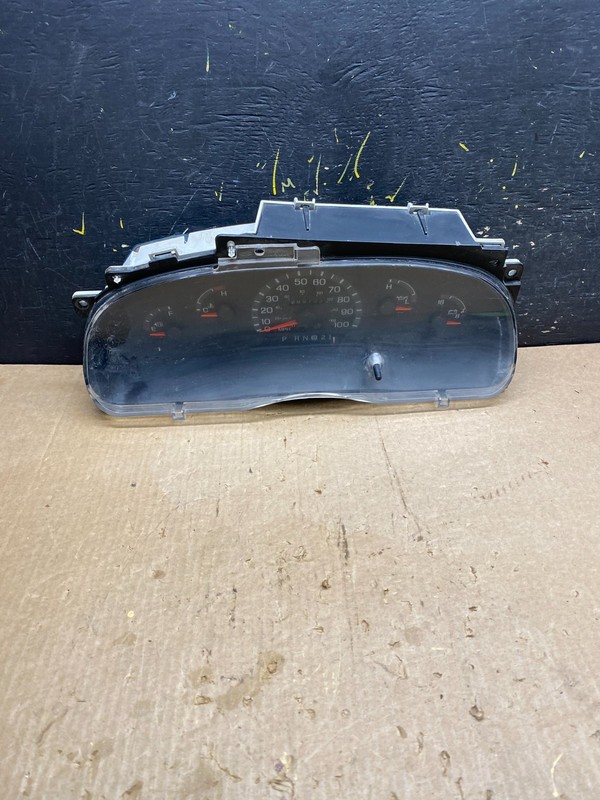 2001 - 2002 Ford Econoline E250 E350 Van Speedometer Instrument Cluster z4305 DG