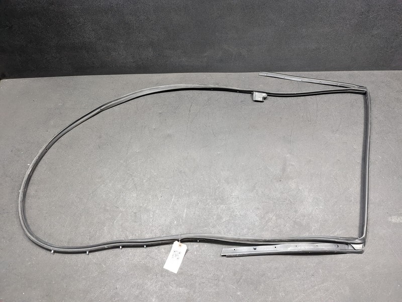 Rear Right Pass Door Weatherstrip 2017 Nissan Pathfinder 82830-3KA0D 2016 - 2019