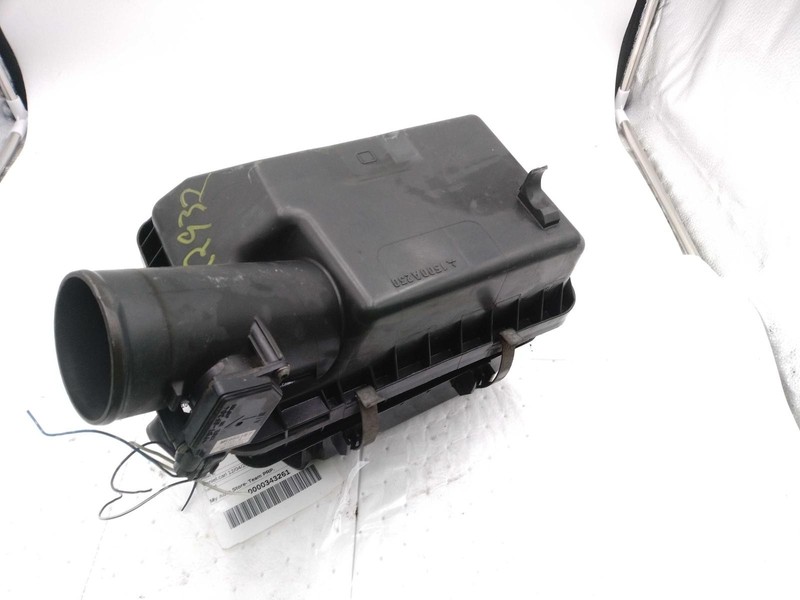 Used Air Cleaner Assembly fits: 2010 Mitsubishi Outlander 2.4 Grade C
