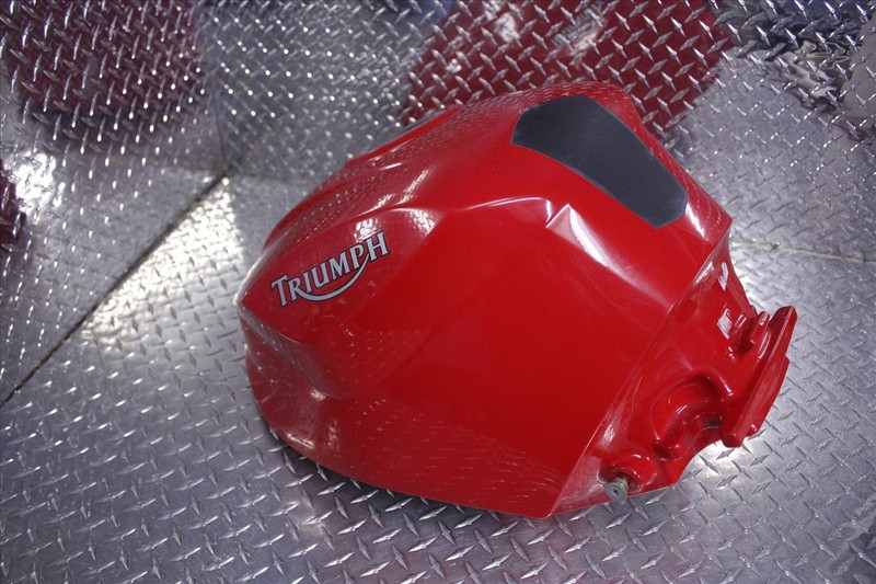 2005 TRIUMPH DAYTONA 650 600 GAS TANK CONTAINER FUEL PETROL W/ CAP NO KEY 65