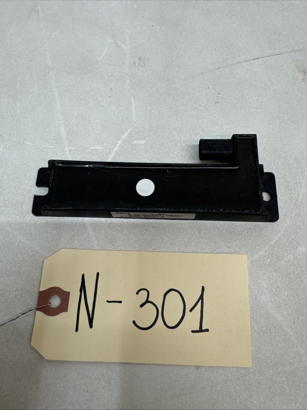 16-20 Tesla Model X Left Driver Side Keyless Entry Antenna Module 301 B142