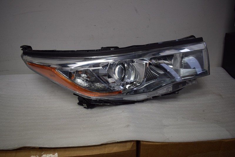 2014-2016 TOYOTA HIGHLANDER HEADLIGHT RIGHT SIDE FACTORY OEM