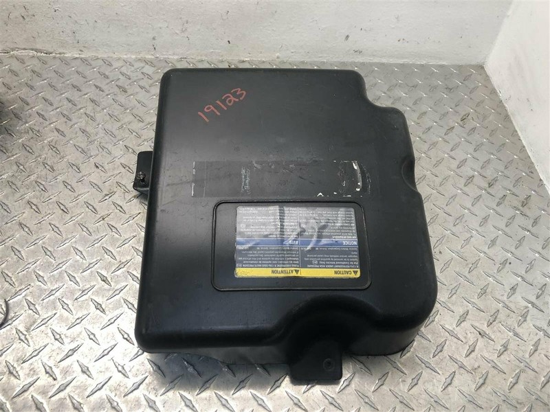 2002-2004 ENVOY XL TRAILBLAZER EXT AIR BOX COVER 4.2L OEM 15200796