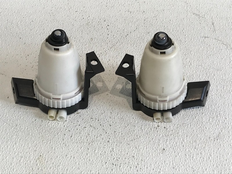 1993 Mercedes 500SEL REAR RIGHT LEFT VACUUM TANK ANTENNAS DIPSTICK ACTUATOR OEM