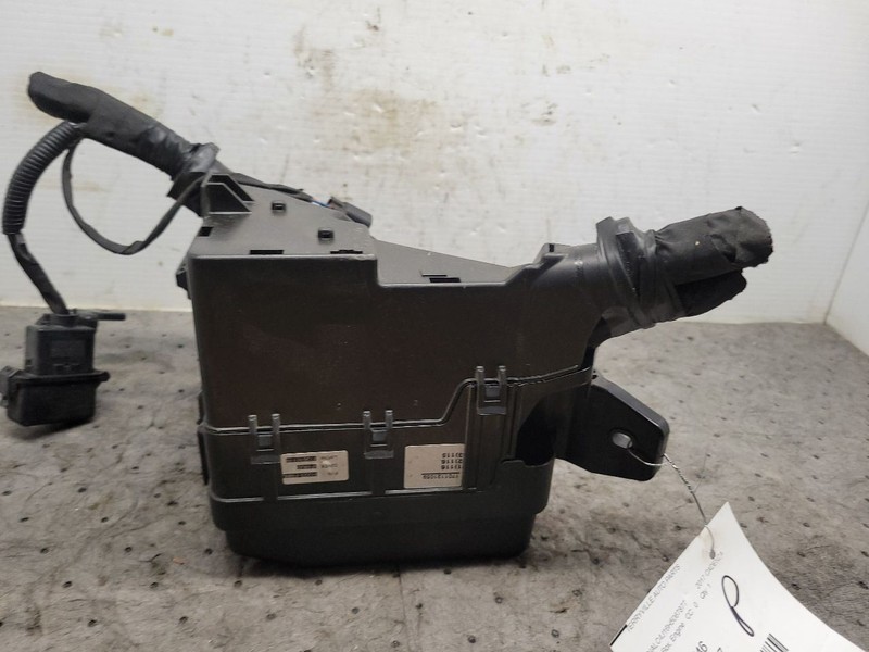 Fuse Junction Box Engine Fits 17-19 CADENZA 1611065