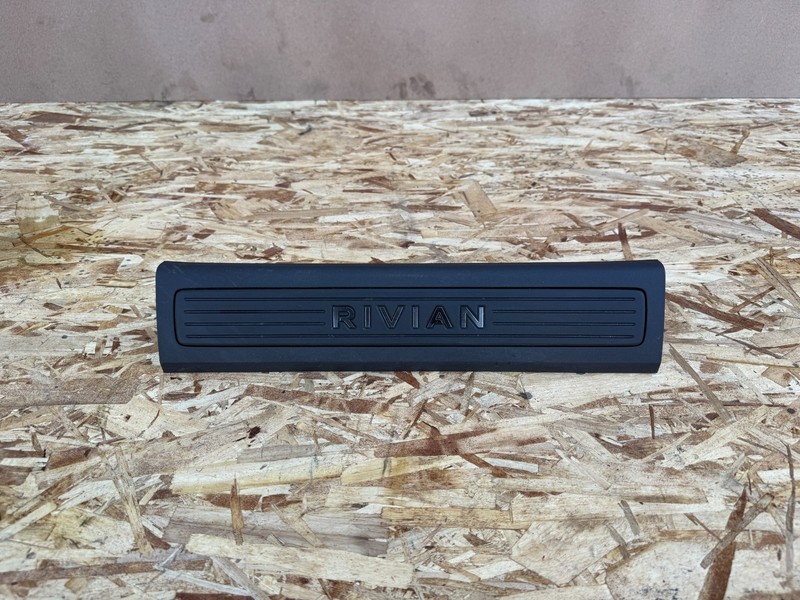 RIVIAN R1S R1T 22-26 OEM FRONT LEFT OR RIGHT DOOR SILL SCUFF PLATE TRIM COVER