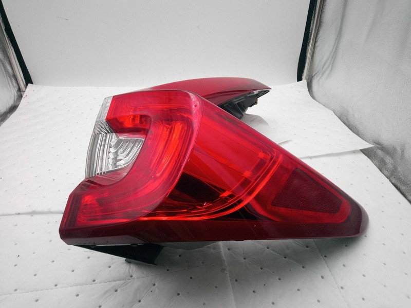2018 Honda CR-V Right Tail Light Assembly Black OEM 653717 58K Miles