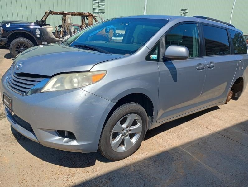 Passenger Right Front Spindle/Knuckle FWD Fits 11-19 SIENNA 573089