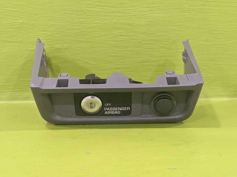 98 99 00 FRONTIER DASH TRIM PANEL 12V OUTLET OEM 3821-4