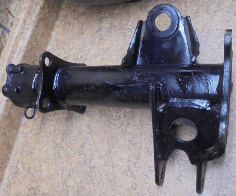 2000 2001 Yamaha Bear Tracker YFM250 250 Rear Wheel Axle Housing Carrier Hitch