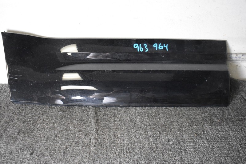 2020 2021 2022 LAND ROVER DEFENDER REAR RIGHT DOOR LOWER MOLDING TRIM PASSENGER