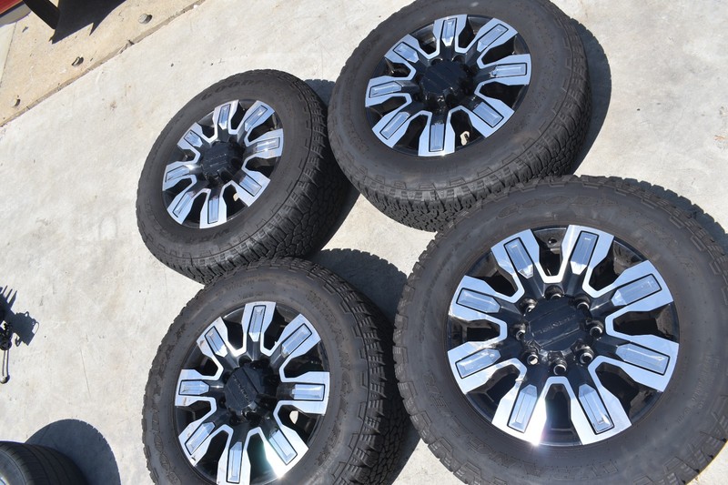 2025 20" GMC Sierra DENALI ULTIMATE 2500 3500 OEM Wheels Rims Tires 3K MILES OEM