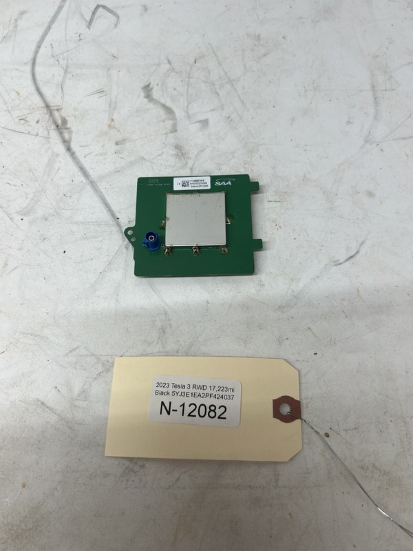 Tesla Model 3 2017-2023 GPS Antenne 1599097-00-B OEM 12082 B133