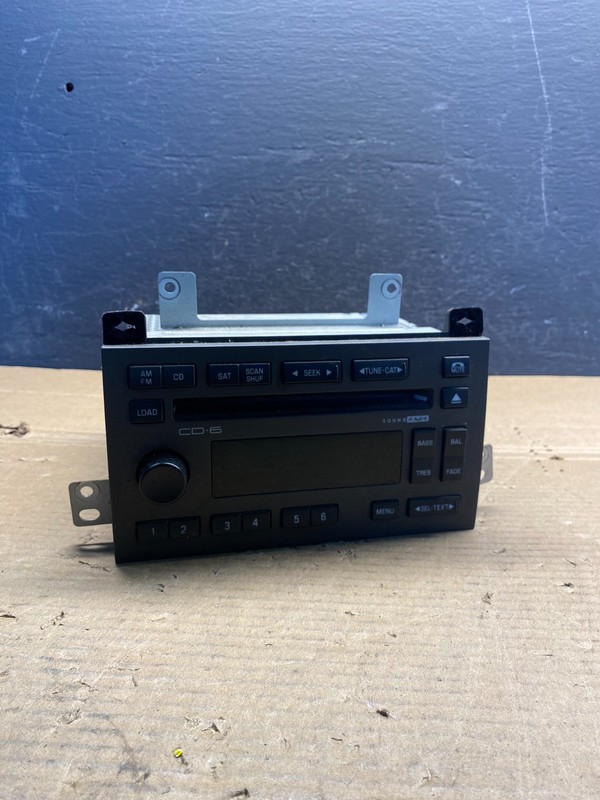 2006 - 2011 Lincoln Town Car AM/FM Radio CD Player AD6561 DG