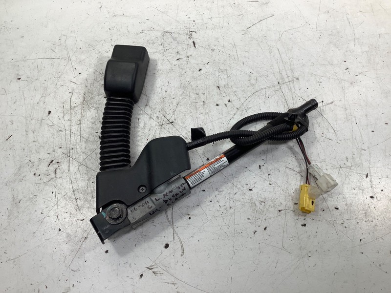 06-011 Honda Civic Left Seat Belt Buckle OEM Black