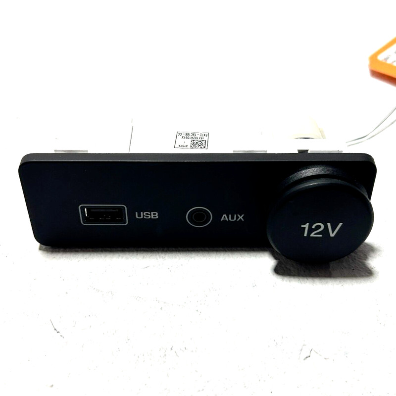 2017-2019 JAGUAR XE CONSOLE USB AUX PORT INPUT SLOT POWER FK7219C166CC OEM
