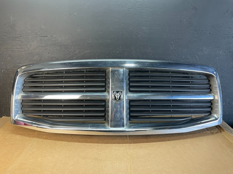 2004 to 2006 Dodge Durango Front Upper Chrome Grill Grille Oem AE0867DG