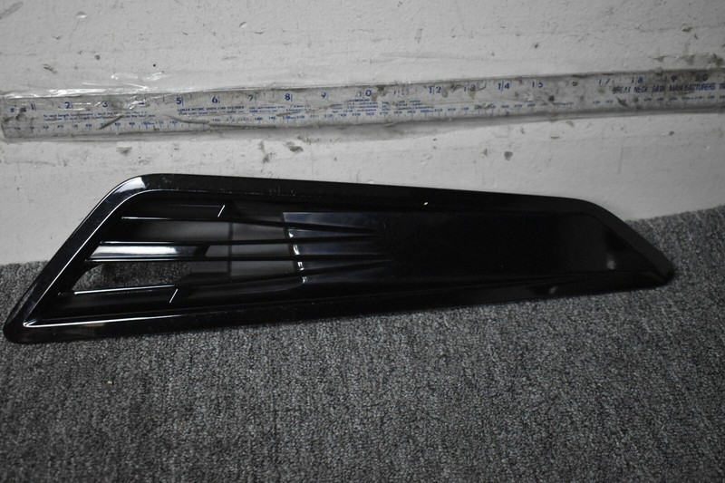 2018 CHEVROLET CAMARO SS RIGHT SIDE BUMPER GRILLE FACTORY OEM