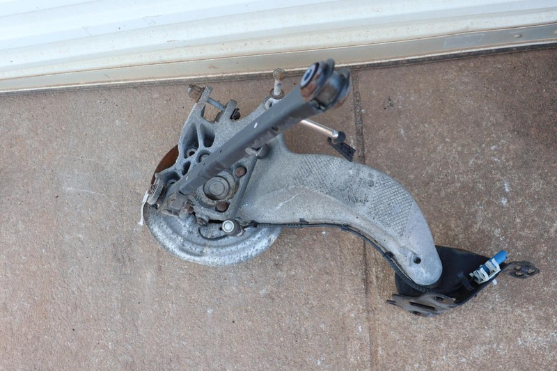 2011-2016 MINI COOPER COUNTRYMAN FWD R60 REAR RIGHT SPINDLE KNUCKLE HUB ASSY OEM