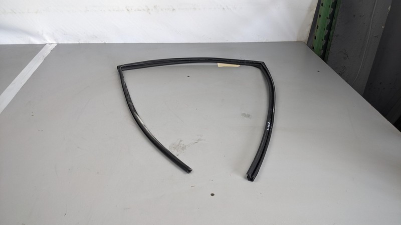 Rear Right Door Window Glass Run Channel 2020 Subaru Crosstrek 63527-FL021 18-21