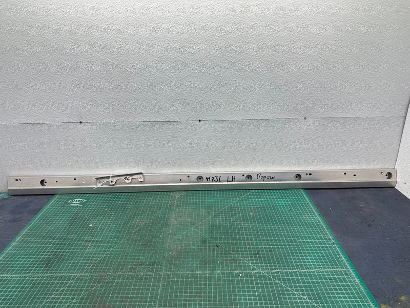 10-19 JAGUAR XJ LEFT DRIVER SIDE SKIRT ROCKER MOLDING BRACKET OEM
