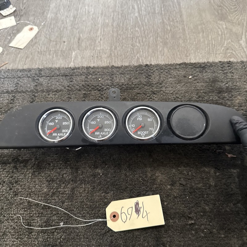 INTERNATIONAL GAUGE CLUSTER - P/N: 3598342C6 32324-502