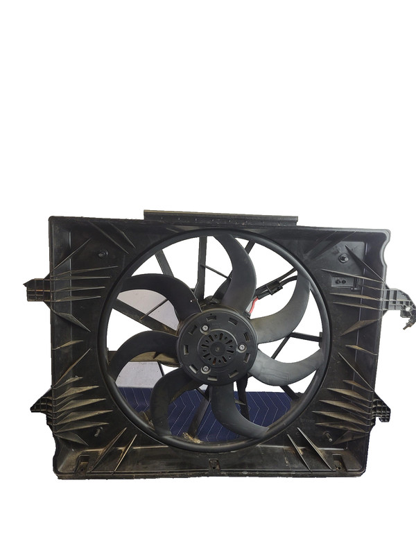 Used Oem Jeep Radiator Cooling Fan Shroud & Motor for 2022 Wagoneer 5.7L RWD